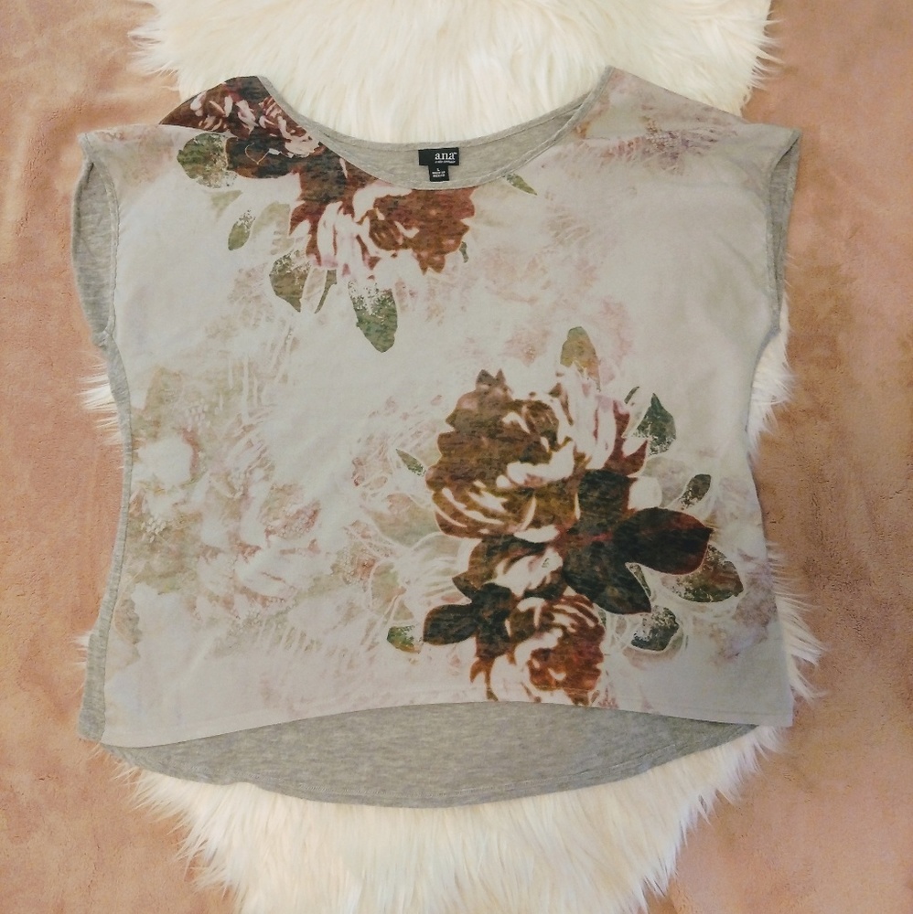 🌿 3 for $15 Floral print blouse